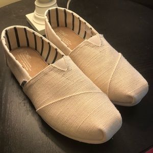 TOMS - Women’s 11W Natural Canvas Shoes BNWT